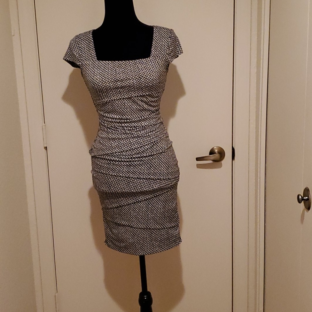 White House Black Market Black/White Dress Sz 00